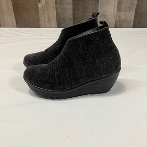 Bernie Mev Womens Charcoal Grey Textured Fabric Wedge Ankle Boots Size 7.5 EUC